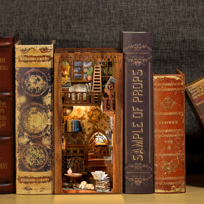 DIY Minimaailma kirjahyllyyn - Eternal Bookstore Book Nook (sis. pölysuojan)