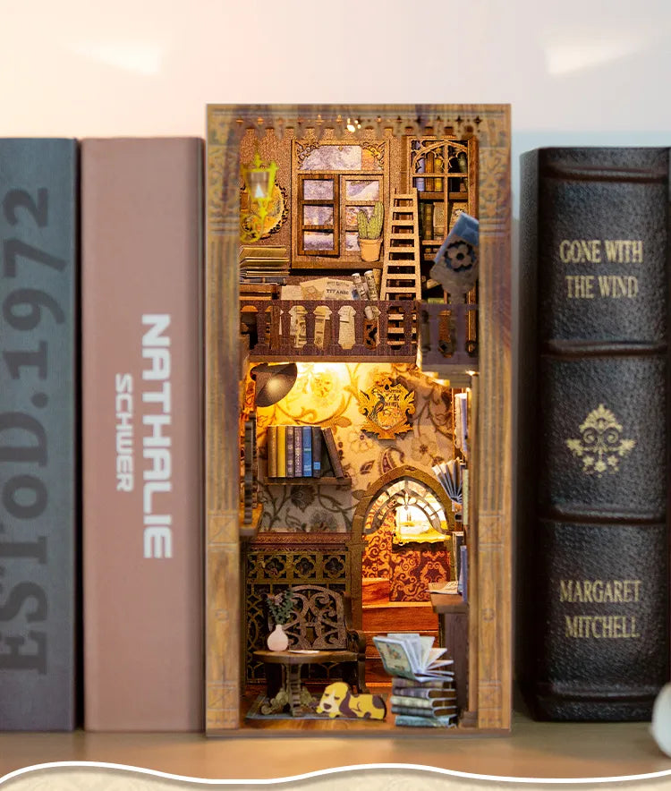 DIY Minimaailma kirjahyllyyn - Eternal Bookstore Book Nook (sis. pölysuojan)