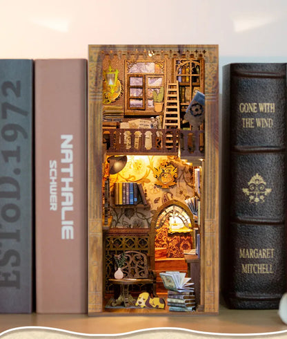 DIY Minimaailma kirjahyllyyn - Eternal Bookstore Book Nook (sis. pölysuojan)