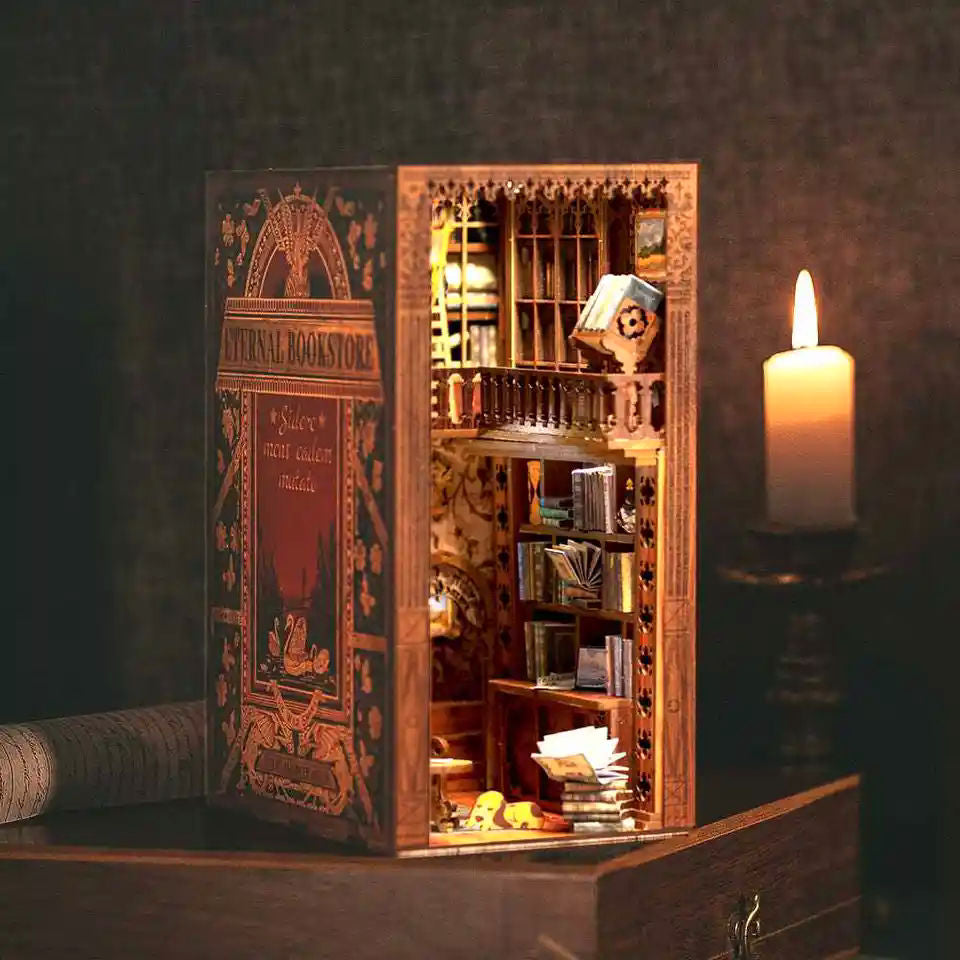 DIY Minimaailma kirjahyllyyn - Eternal Bookstore Book Nook (sis. pölysuojan)