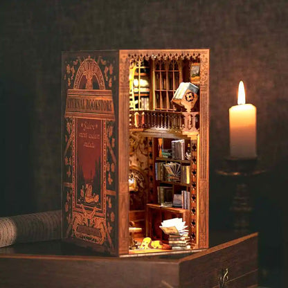 DIY Minimaailma kirjahyllyyn - Eternal Bookstore Book Nook (sis. pölysuojan)