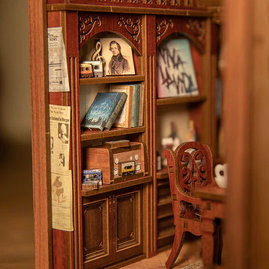 DIY Minimaailma kirjahyllyyn - The Secret Rhythm Book Nook (sis. pölysuojan)