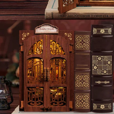 DIY Minimaailma kirjahyllyyn – Bookshop Memories Book Nook (sis. pölysuojan)