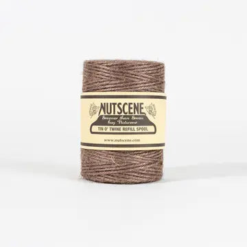 Juuttinaru Ruskea - Brown Twist (täyttörulla String in a Tin purkkiin)