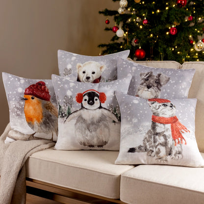 Pingviini punaiset korvaläpät päässä tyynynpäällinen 43 x 43 cm
