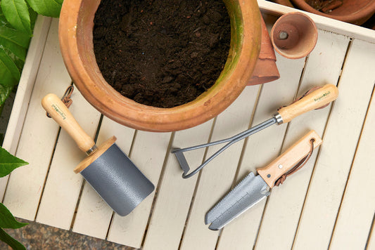 Monitoimityökalu puutarhatöihin - Root and Transplanting Knife