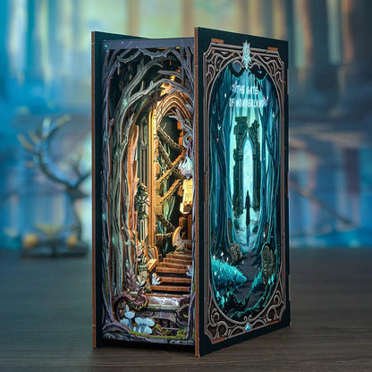 DIY Minimaailma kirjahyllyyn – The Gate of Wonderland Book Nook (sis. pölysuojan)