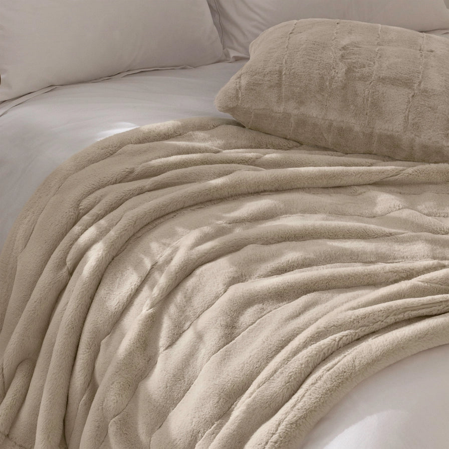 Tekoturkis tyynynpäällinen Oat  - Vaalea beige 45 x 45 cm