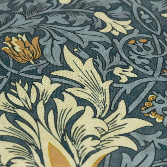 Tyynynpäällinen joka sopii ulkokäyttöön William Morris Snakeshead sininen 40 x 60 cm