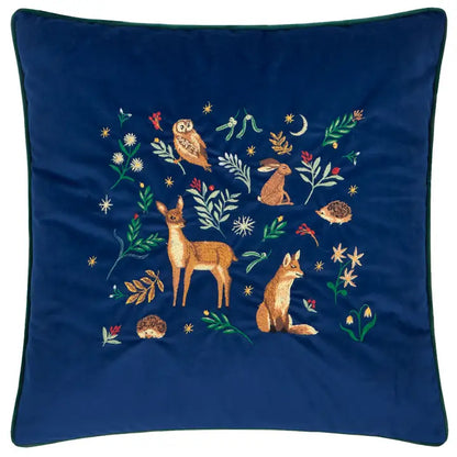 Berry Woods brodeerattu tummansininen samettityynynpäällinen 45 x 45 cm