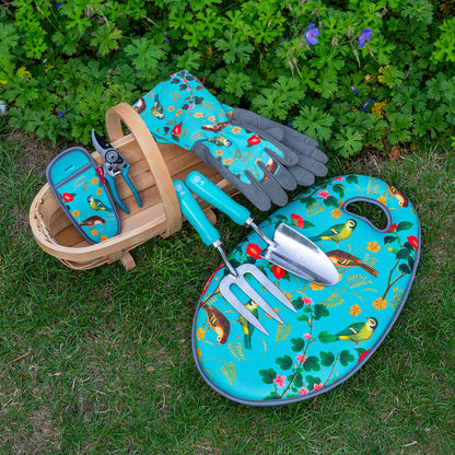 Istutuslapio ja rikkaruohohaarukka lahjalaatikossa Flora & Fauna