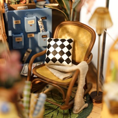 DIY Minimaailma kirjahyllyyn - Garden House Book Nook