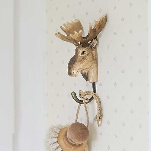 Käsin veistetty seinäkoukku Hirvi