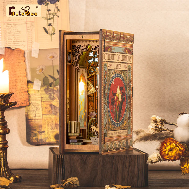 DIY Minimaailma kirjahyllyyn - Butterfly of Unknown Lands Book Nook