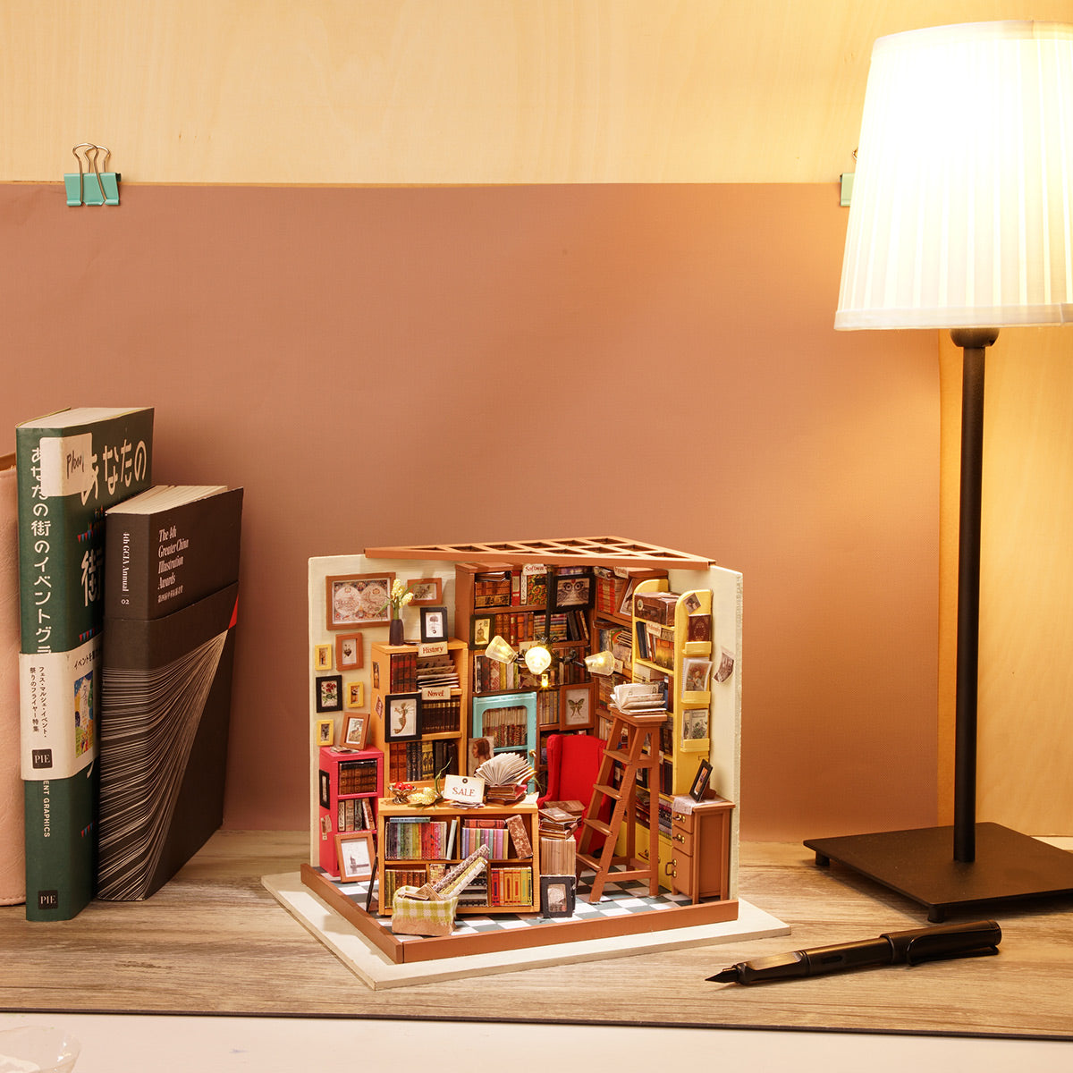 DIY Miniatyyritalo Kirjakauppa / Kirjasto - Sams Study