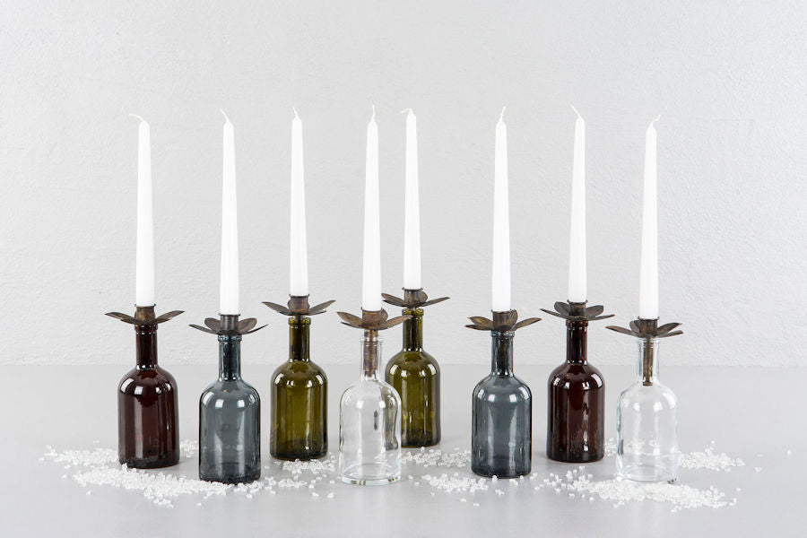 kukka kynttilänjalat pulloissa