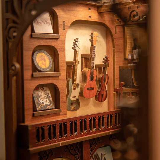 DIY Minimaailma kirjahyllyyn - The Secret Rhythm Book Nook (sis. pölysuojan)