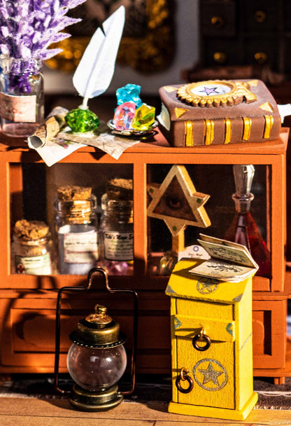 DIY Miniatyyritalo Taikamaailma - Kiki's Magic Emporium