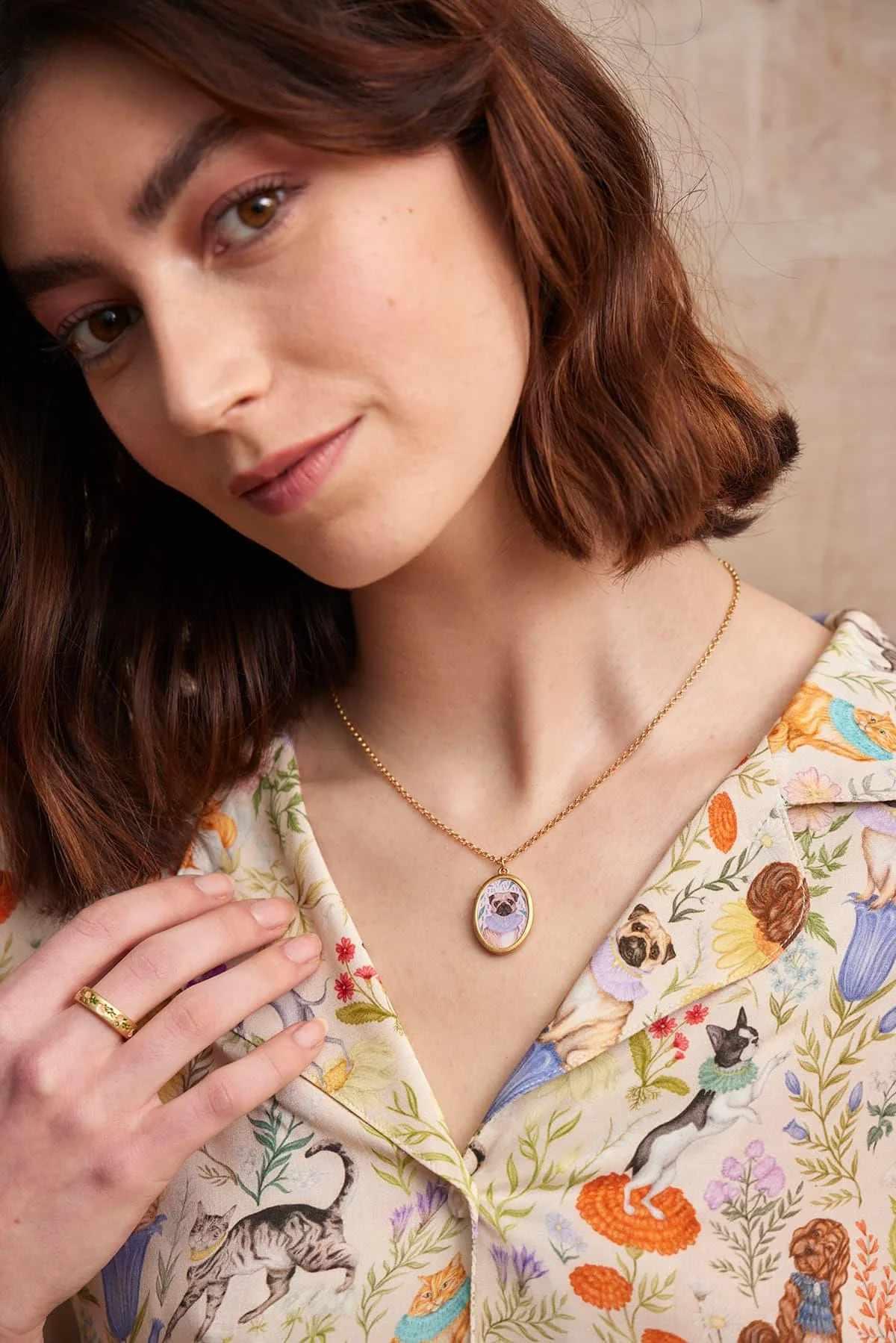 Kaulakoru Mopsi - Pet Portraits