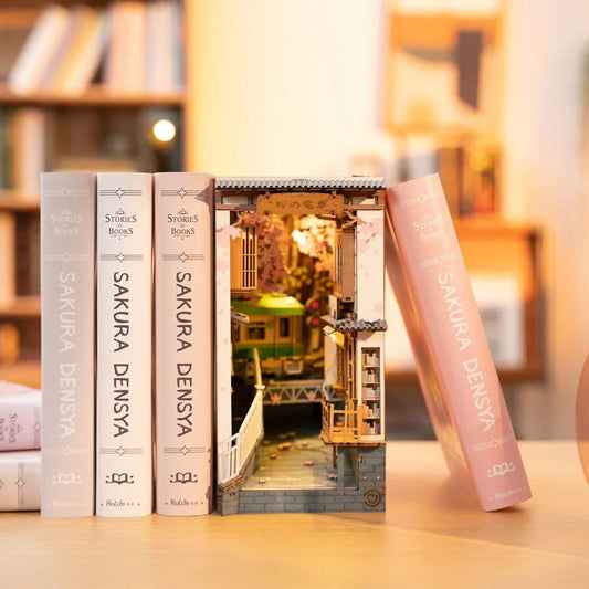 DIY Minimaailma kirjahyllyyn - Sakura Densya Book Nook