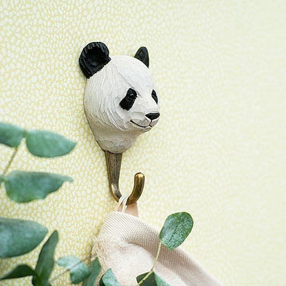 Käsin veistetty seinäkoukku Panda
