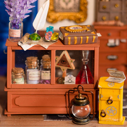DIY Miniatyyritalo Taikamaailma - Kiki's Magic Emporium