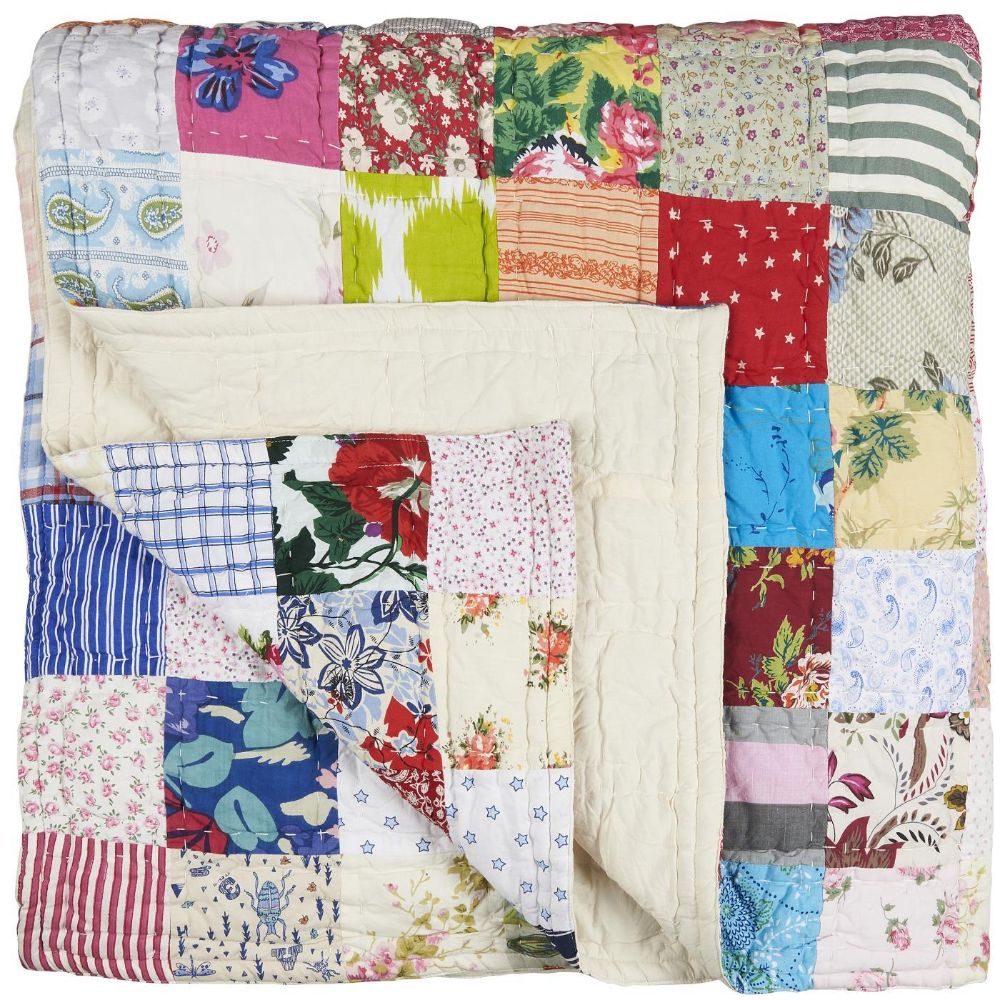 värikäs parisängyn päiväpeitto