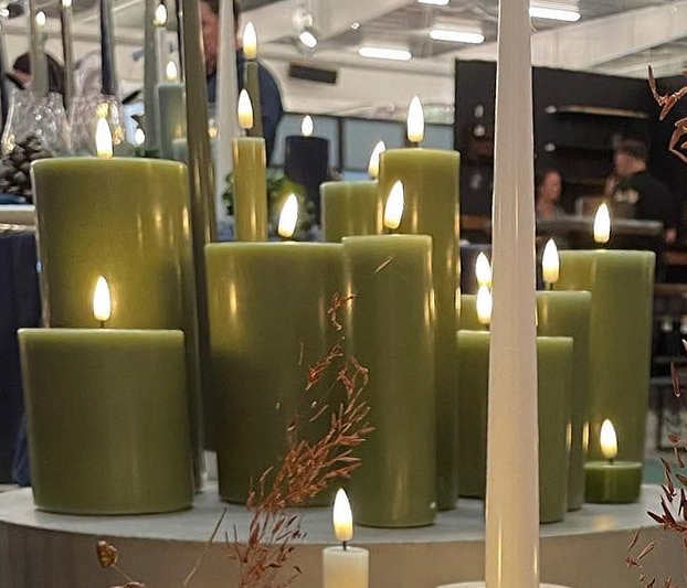 Led-kynttilä Oliivinvihreä (Olive Green) halk. 7,5 cm