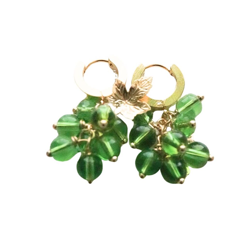 Vihreä viinirypäle korvakorut