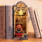DIY Minimaailma kirjahyllyyn - Time Travel Book Nook on lisätty toivelistallesi