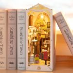 DIY Minimaailma kirjahyllyyn - Sunshine Town Book Nook on lisätty toivelistallesi