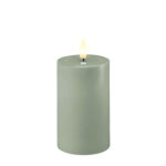 Vihreänharmaa (Salvie Green) Led-kynttilä 12,5 cm (halk. 7,5 cm), Deluxe Homeart on lisätty toivelistallesi