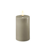 Vaalea harmaanruskea (Sand) Led-kynttilä 12,5 cm (halk. 7,5 cm), Deluxe Homeart on lisätty toivelistallesi