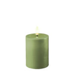 Oliivinvihreä (Olive Green) Led-kynttilä 10 cm (halk. 7,5 cm), Deluxe Homeart on lisätty toivelistallesi