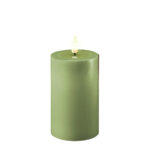 Oliivinvihreä (Olive Green) Led-kynttilä 12,5 cm (halk. 7,5 cm), Deluxe Homeart on lisätty toivelistallesi