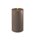 Ruskea (Mocca) Led-kynttilä 15 cm (halk. 7,5 cm), Deluxe Homeart on lisätty toivelistallesi